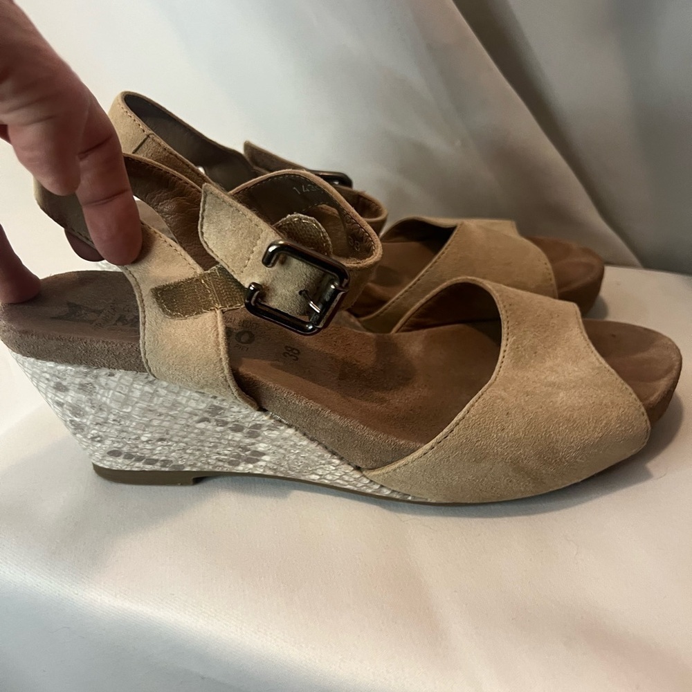 Mephisto Tan Suede Wedge Sandals Snake Embossed Heel Women’s 38 - Picture 7 of 9